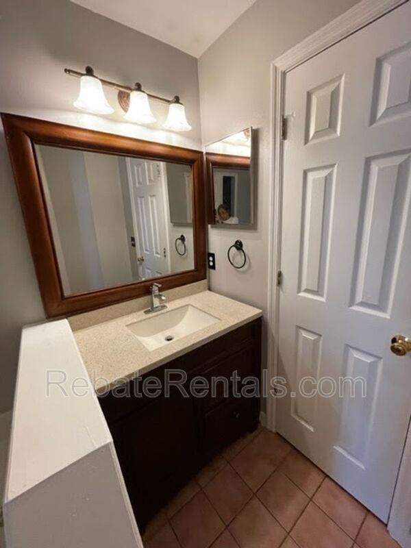 Building Photo - 10538 Lantana Lakes Dr N