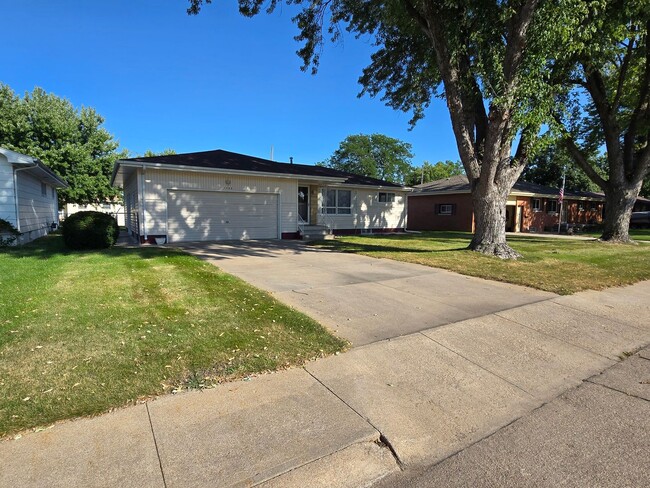 Building Photo - 1133 N Howard Ave