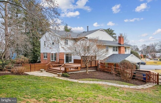 Building Photo - 7202 Heights Ct