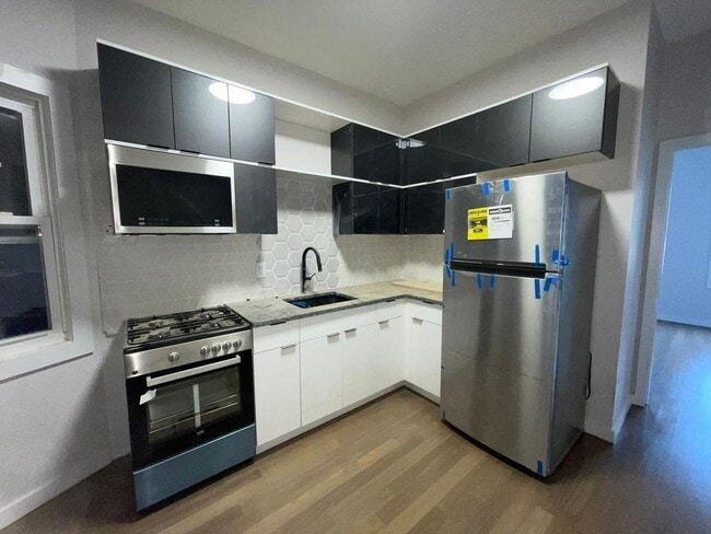 Building Photo - 107 Magazine St