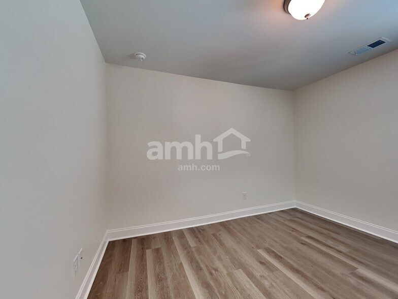 Building Photo - 1609 Lamplighter Ln