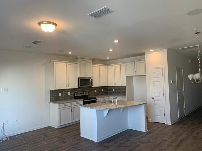 Building Photo - 3306 Deerchase Cir