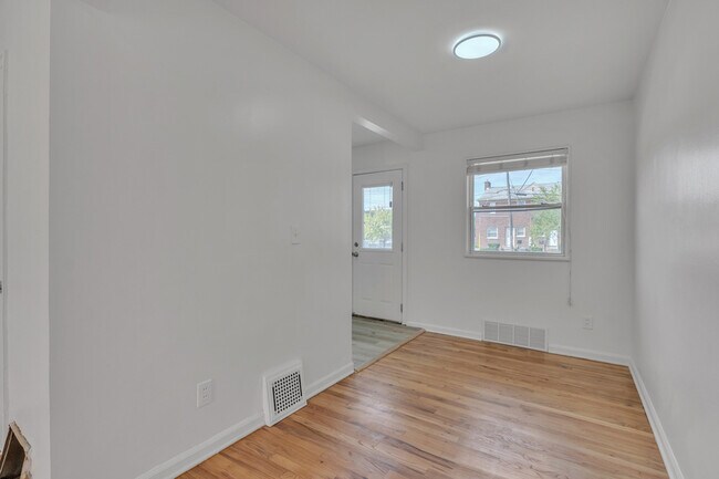 Building Photo - 3354 Coolidge Hwy