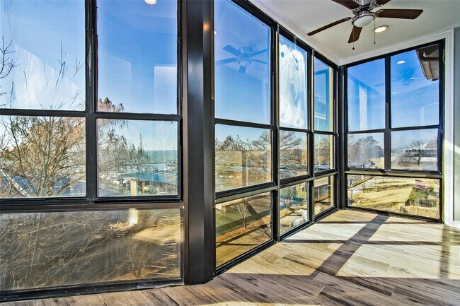 Building Photo - 458 Yacht Club Dr