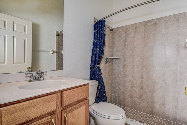 Building Photo - Beautiful 4/3/3 on a private 1 acre lot.