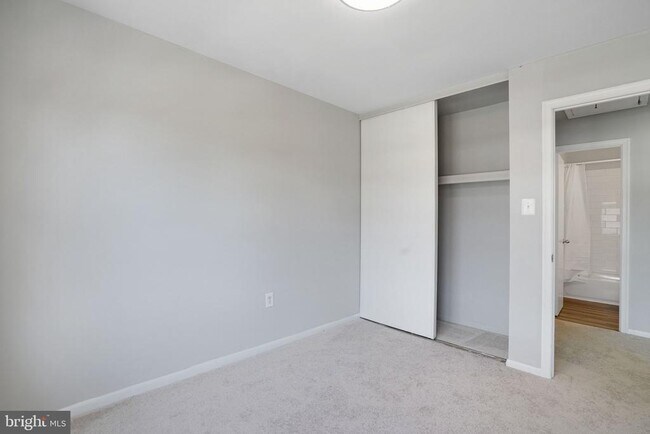 Building Photo - 12346 Woodlawn Ct