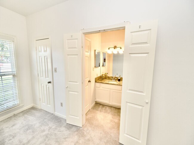 Building Photo - Beautifully Updated Three Bedroom Condo Ne...