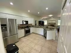 Building Photo - 5540 Allamanda Ave