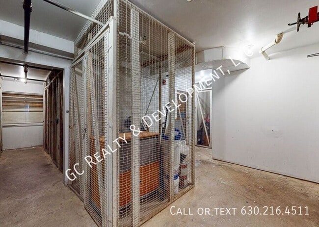 Building Photo - 735 Hill Dr