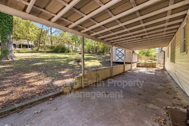 Building Photo - 1153 Linwood St