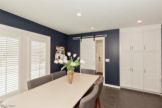 Building Photo - 26055 Hurlingham Rd