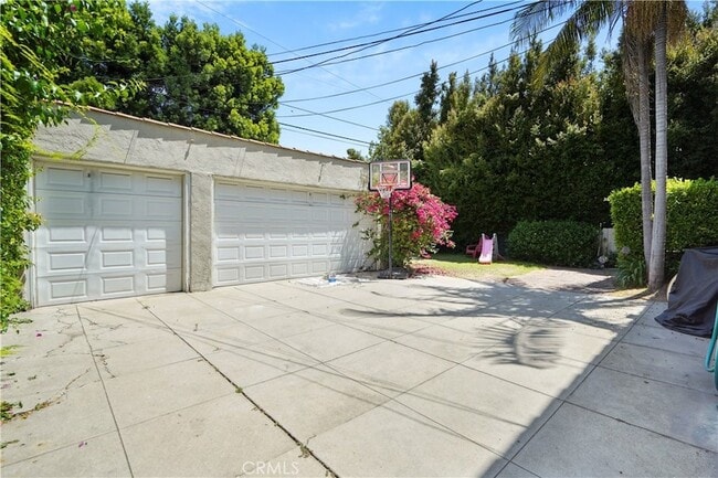 Building Photo - 6145 W 6th St