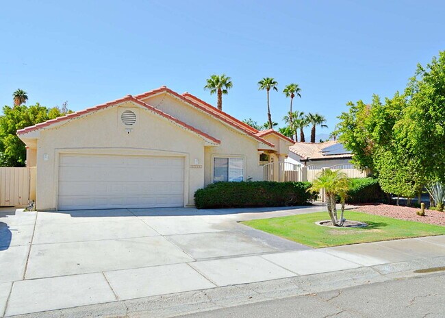 Building Photo - 5/3 Stunner in Cathedral City