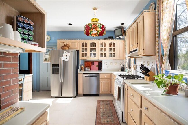 Building Photo - 138 Elm Dr