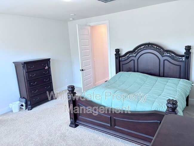 Building Photo - 2033 Florine Dr