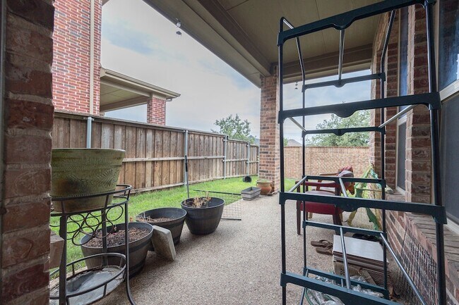 Building Photo - 5579 Lightfoot Ln