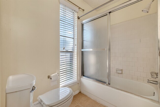 Building Photo - 15811 Pfeiffer Dr