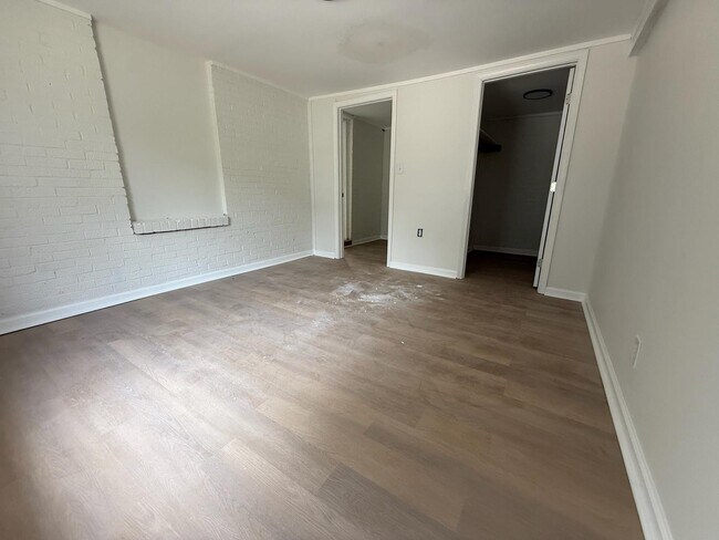 Building Photo - 3979 Thomas Ave