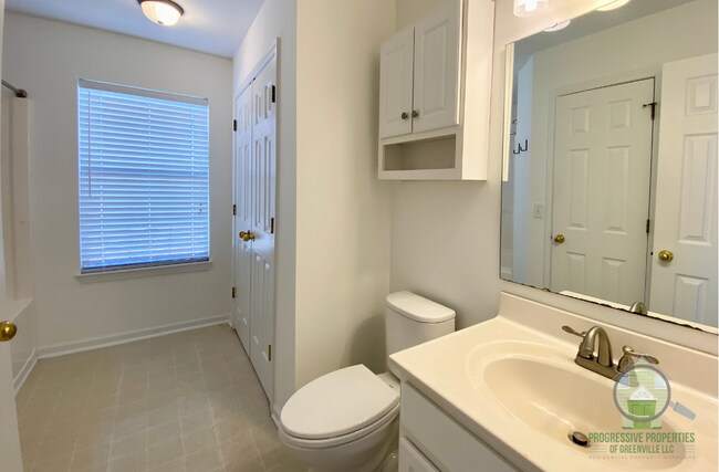 Building Photo - 17 Hawkesbury Rd