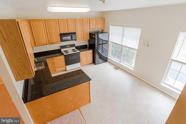 Building Photo - 5552 Jowett Ct