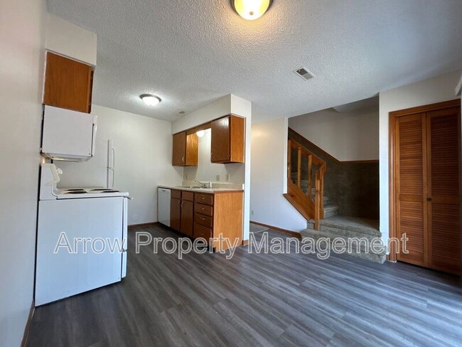 Building Photo - 1322 S Jackson St