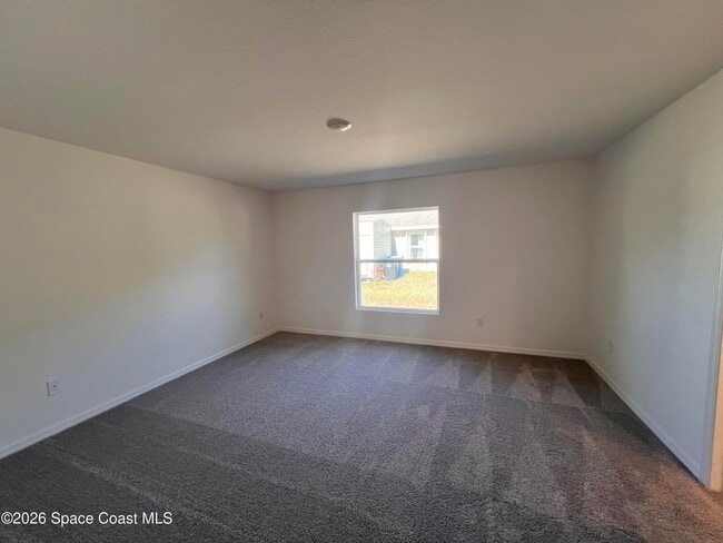 Building Photo - 991 La Belle Ave SW