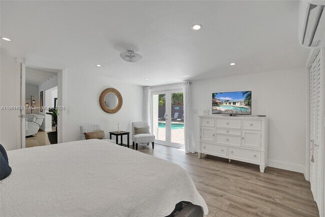 Building Photo - 1910 N Hibiscus Dr