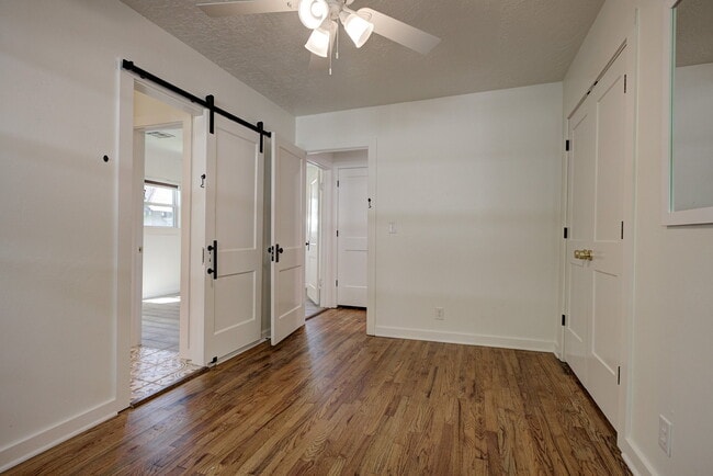 Building Photo - 511 W Comanche St