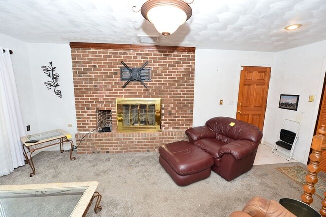Building Photo - Vintage Brick Ranch!