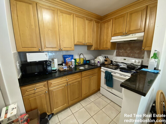 Building Photo - 2 Larose Pl