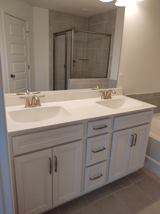 Building Photo - 3316 Deerchase Cir