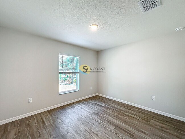 Building Photo - 6140 E Calico Ln