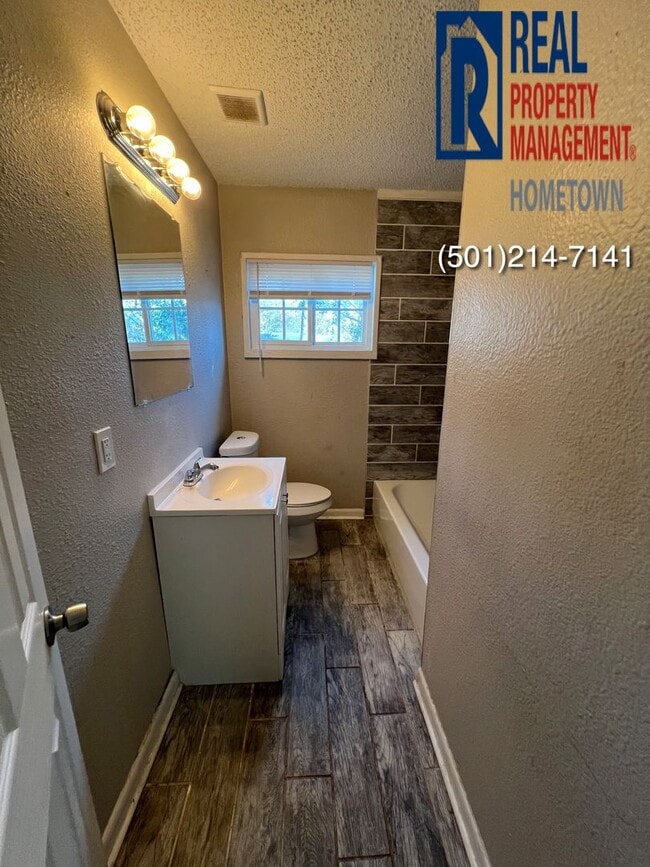 Building Photo - 300 N Bailey-