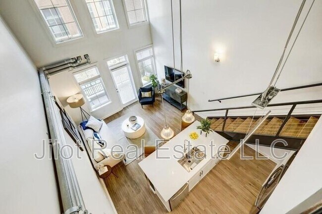 Building Photo - 260 18th St NW