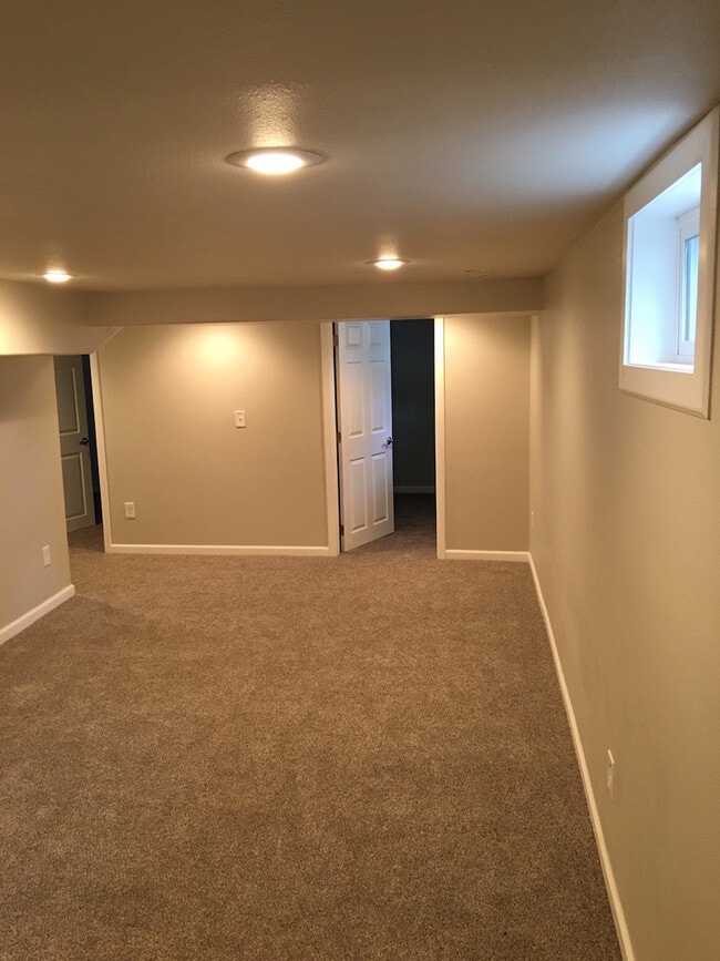 Building Photo - 4 bedroom, 2 bath Home