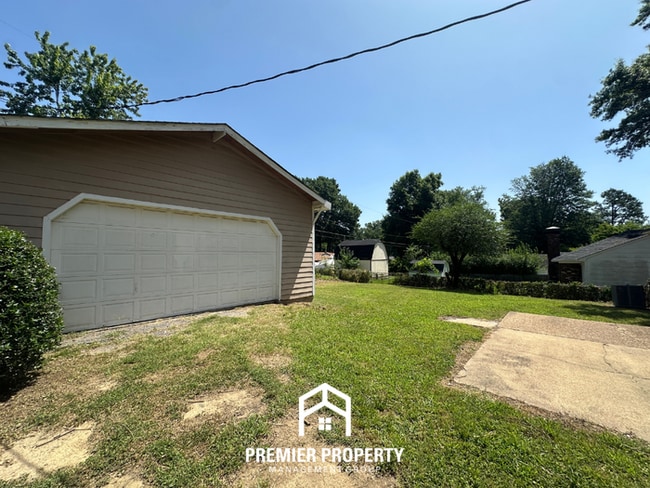 Building Photo - Move-In Ready 4 Bedroom Rental in 38134 - Hardwood Floors & Open Kitchen