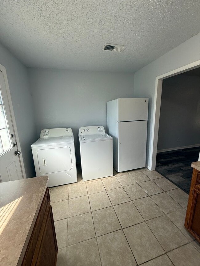 Building Photo - 1610 Indian Trail