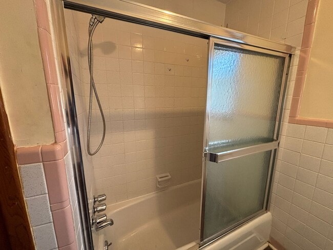 Building Photo - Wonderful Home With Lots Of Charm. Located in Seale Alabama!