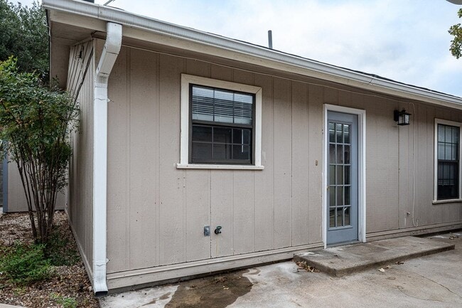 Building Photo - 208 Miller Dr