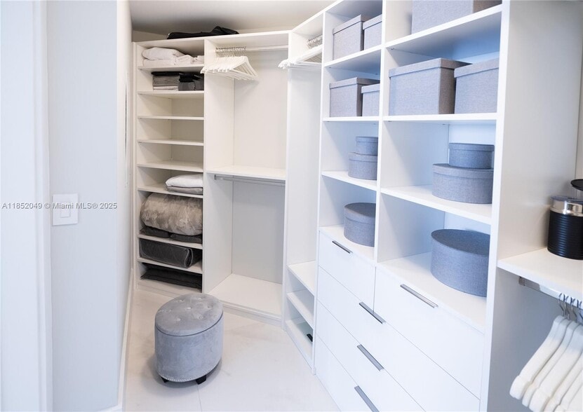 Building Photo - 650 NE 32nd St