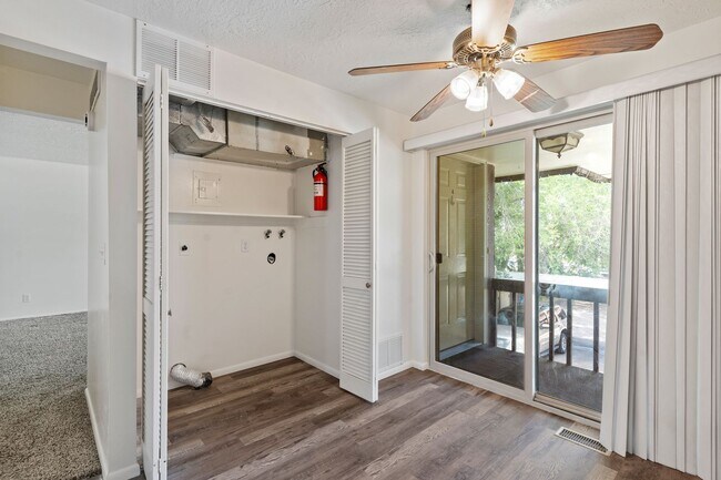 Building Photo - 350 E