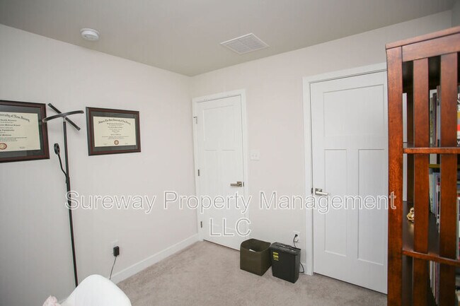 Building Photo - 185 Nathan Dr