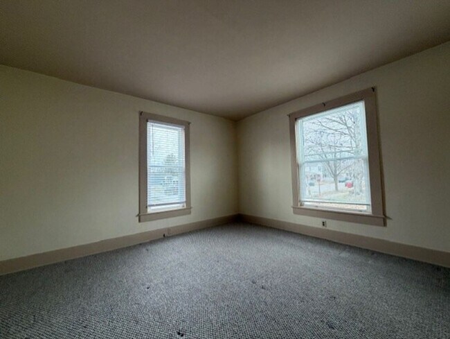 Building Photo - 22 - 22 1/2  Willis Ave