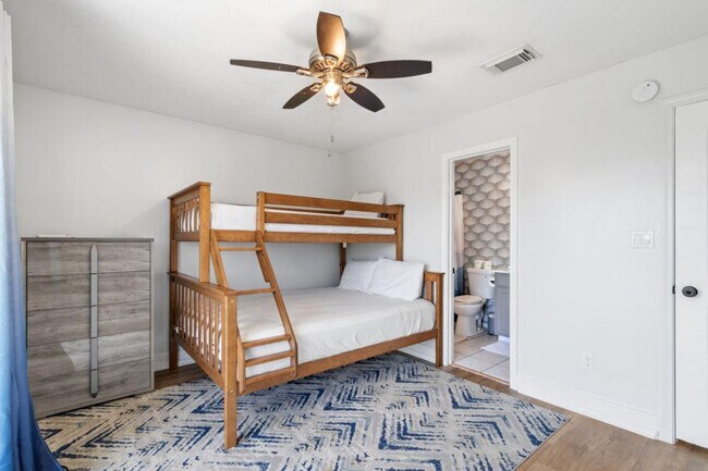 Building Photo - 6209 Don Carlos Dr