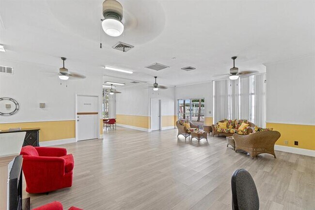 Building Photo - 330 S Golf Blvd