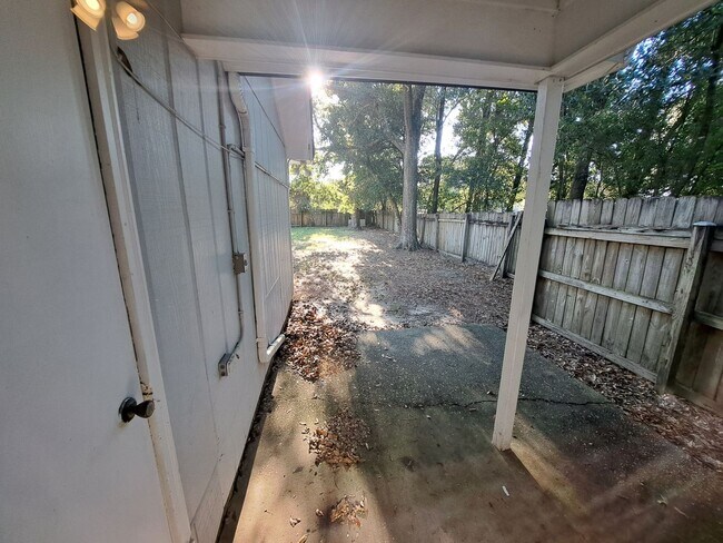 Building Photo - 6204 Forest Pines Dr