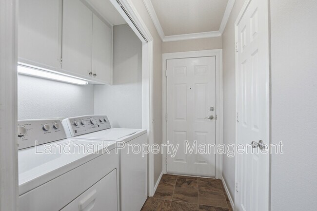 Building Photo - 5845 Water Ridge Dr