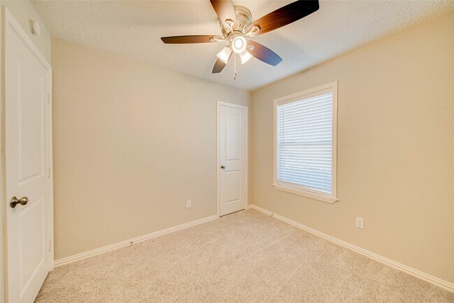 Building Photo - 702 Dixie Dr
