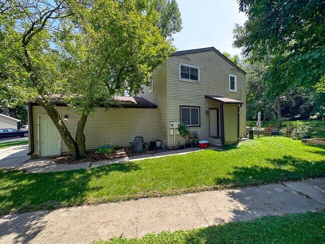 Building Photo - 4210-4212 Harris St