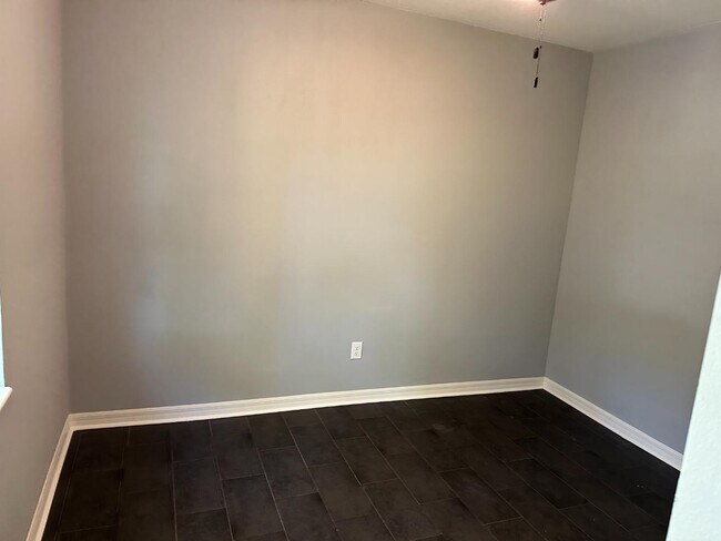 Building Photo - 105 N Davis St